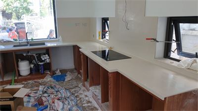 Thi công bàn bếp mã đá G019
