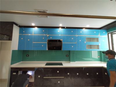 Thi công bàn bếp đá mã G194 + kính bếp
